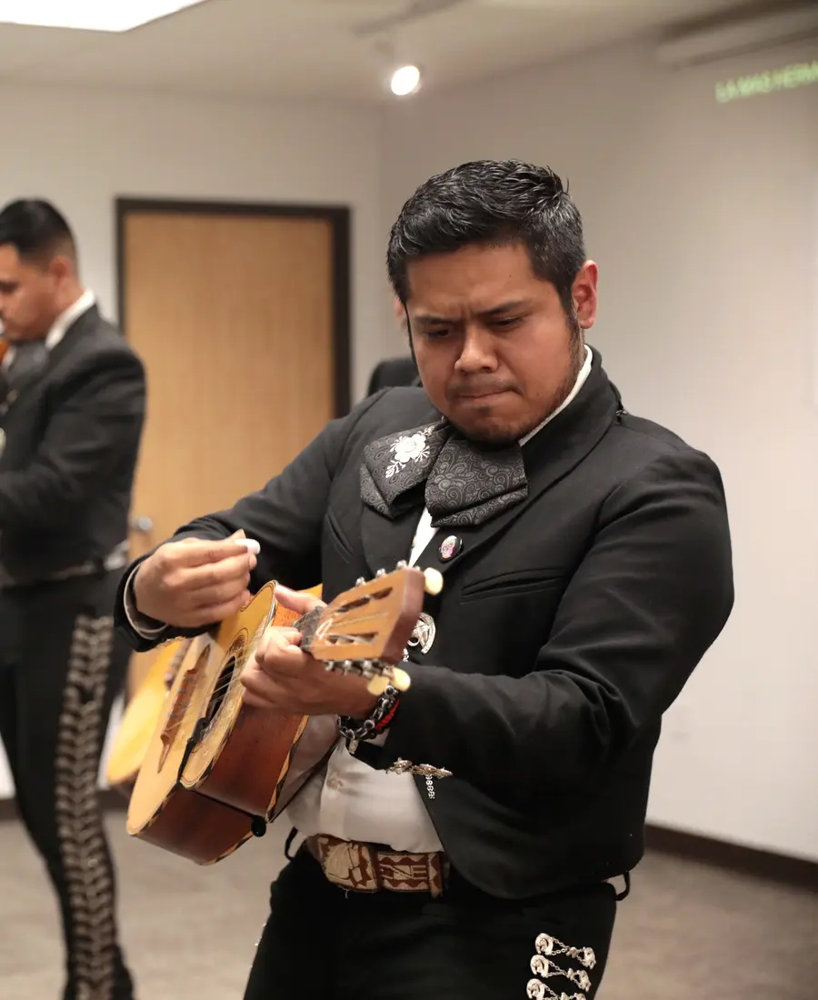 Músicos de mariachi durante una presentación